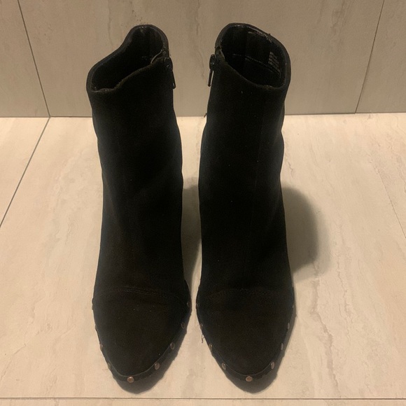 JustFab Maryanne Women's Black Faux Suede Heeled Ankle Boots Size 10 - Picture 2 of 12